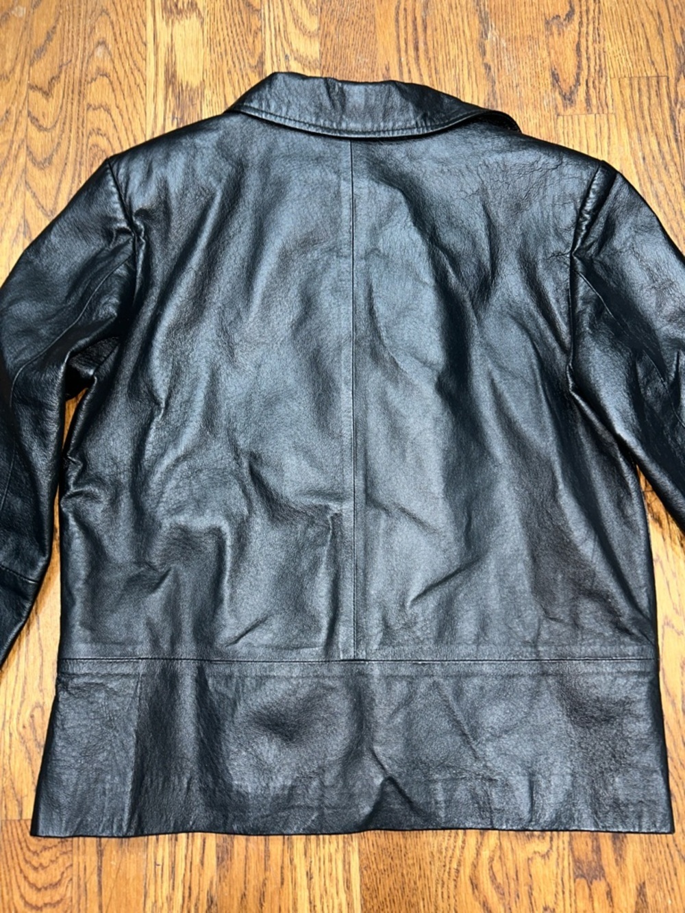 Clio Women’s Black Leather Bomber Jacket with Zip Front - Picture 7 of 11
